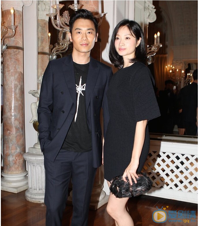 朱亚文和老婆合照