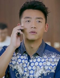 那年青春我们正好肖小军、李峰、赵三用的是什么手机？型号分别是什么？当时的市场价是多少？