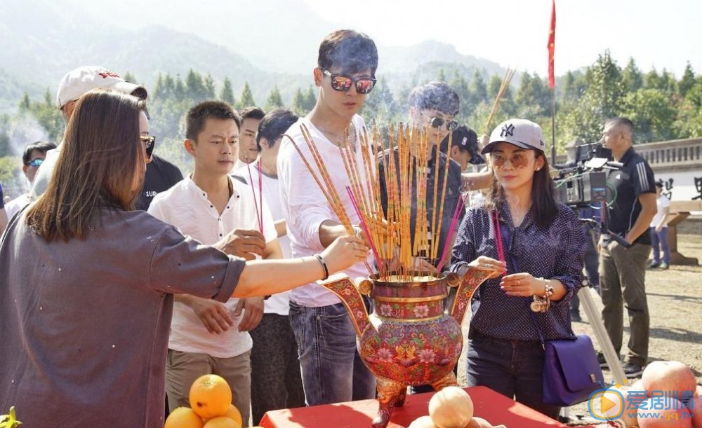 英雄烈开机发布会