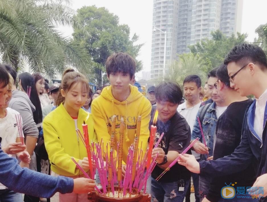 浪漫星星开机发布会