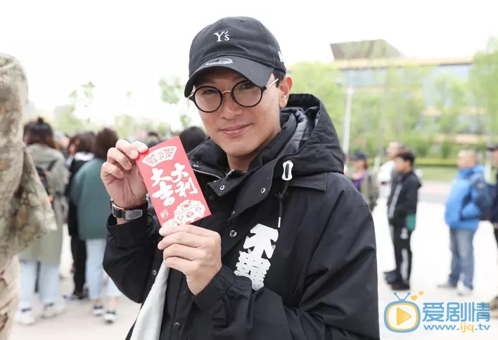 八岁的爸爸片场照