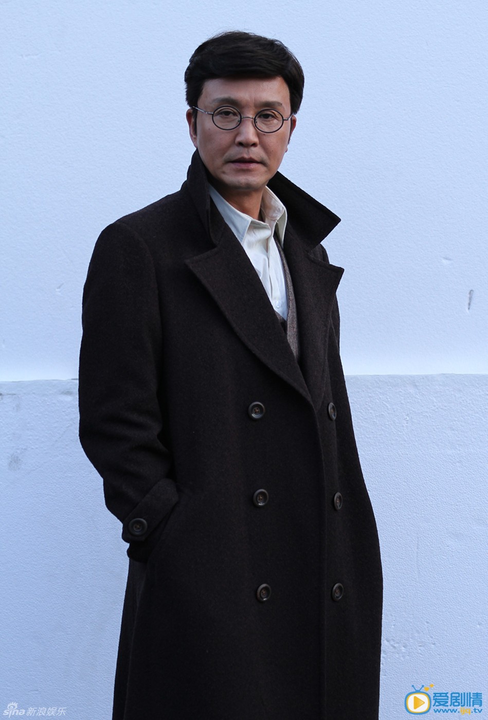 吴刚 饰 方 电视剧《我的绝密生涯》曝光了主演定妆照。