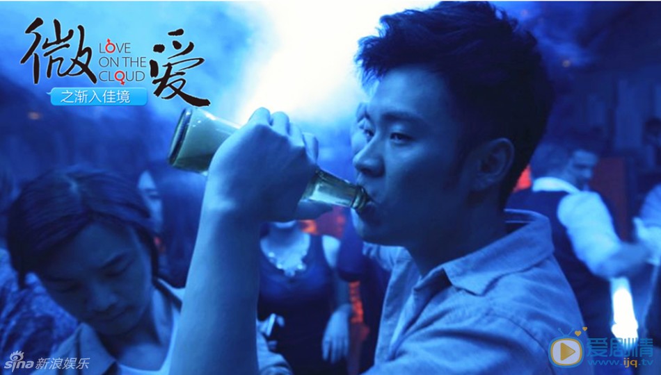 电影《微爱之渐入佳境》精彩剧照由顾长卫执导的爱情喜剧《微爱之渐入佳境》即将于12月24日上映。该片由陈赫携手angelababy出演，讲述都市男女的在微时代下产生了一段让人忍俊不禁的微时代爱情。