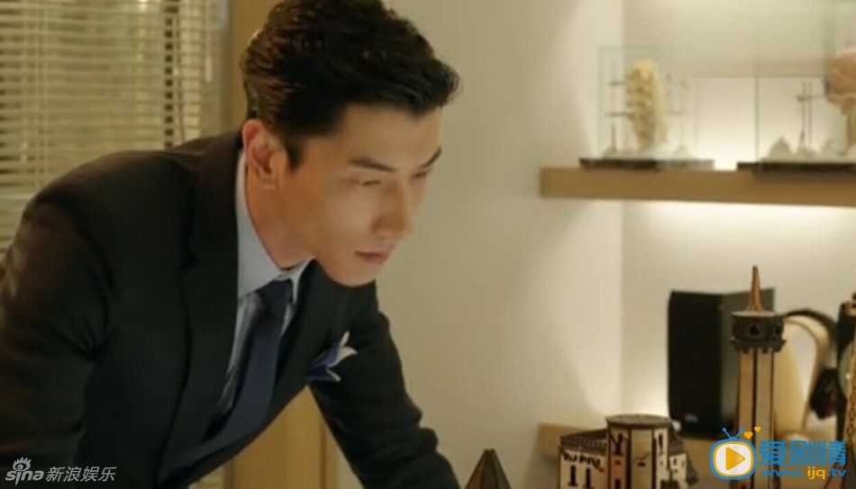 韩剧Doctor异乡人最新剧照 Doctor异乡人高清剧照 Doctor异乡人 剧情介绍  张亮客串韩剧《异乡人》 5月27日，张亮出演韩国SBS月火剧《Doctor异乡人》播出，与韩国演员朴海镇中文对话，两人此前便是好友，跨国的友谊和自然的演技获得称赞。