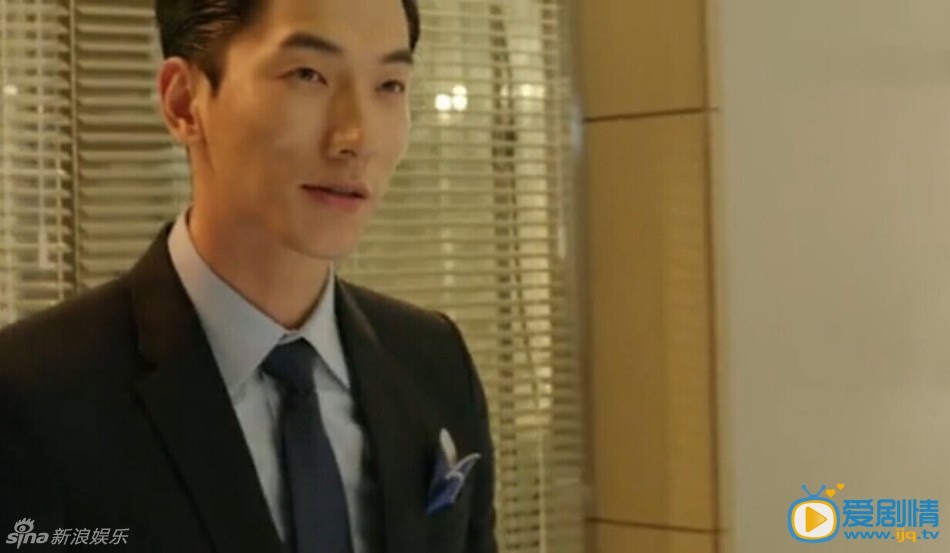 韩剧Doctor异乡人最新剧照 Doctor异乡人高清剧照 Doctor异乡人 剧情介绍  张亮客串韩剧《异乡人》 5月27日，张亮出演韩国SBS月火剧《Doctor异乡人》播出，与韩国演员朴海镇中文对话，两人此前便是好友，跨国的友谊和自然的演技获得称赞。