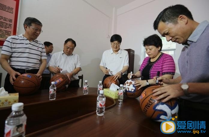 农民篮球队发布会