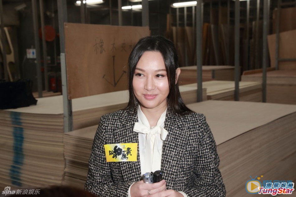 以和为贵高清剧照  徐子珊 马德钟、徐子珊、李思捷、江美仪、朱千雪等纷纷亮相，为主演的TVB新剧《以和为贵》拍宣传片。该剧于3月30日开播。