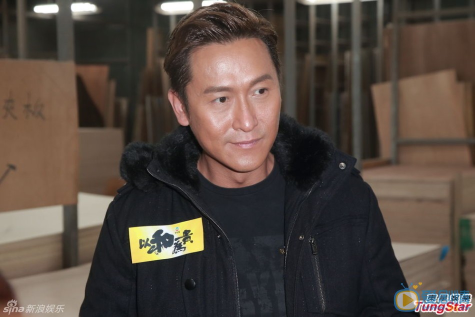 以和为贵高清剧照  马德钟 马德钟、徐子珊、李思捷、江美仪、朱千雪等纷纷亮相，为主演的TVB新剧《以和为贵》拍宣传片。该剧于3月30日开播。