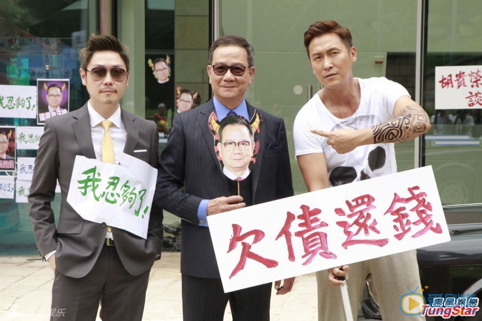 以和为贵高清剧照  拍摄现场 马德钟、翟威廉、李思捷等为主演的TVB《以和为贵》拍摄示威份戏。为新剧于手上划假纹身的马德钟，表示为赶拍戏份，已连续三天只睡数小时