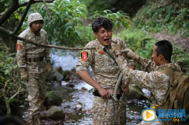 校园女大兵剧情介绍(1-35集大结局)