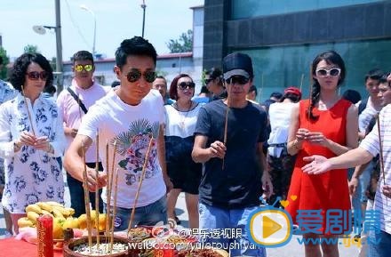 萌夫木子李剧情介绍 片场照