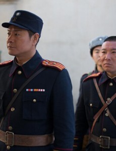 左手劈刀龙飞的身份被发现之后有没有被少帅抓到？左手劈刀龙飞身份被发现之后是怎么逃脱的？