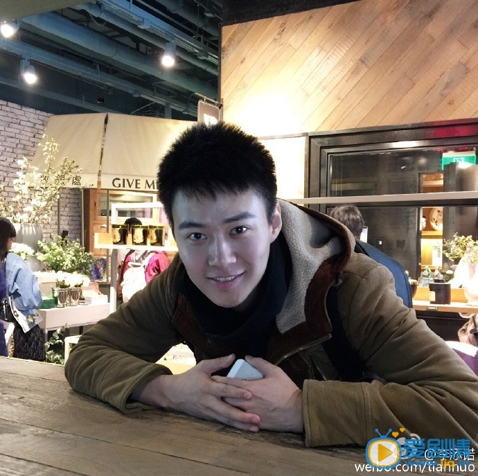五鼠闹东京晏飞的真实面目是什么样的 晏飞是谁扮演的 晏飞个人资料