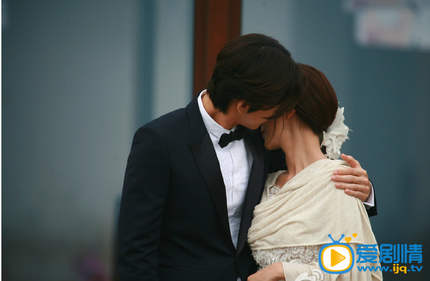 远得要命的爱情剧照