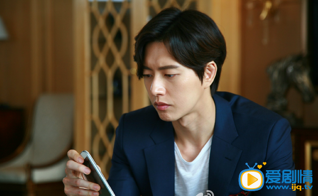 远得要命的爱情剧照