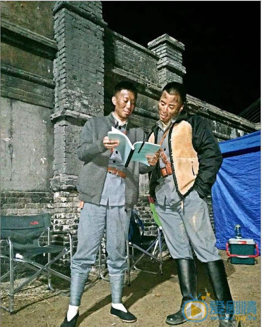 红旗漫卷西风片场照