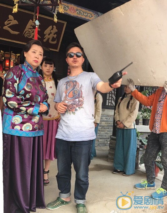 红旗漫卷西风片场照