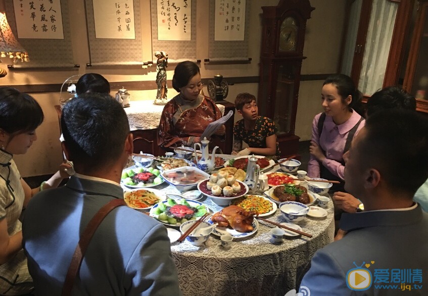 红旗漫卷西风片场照