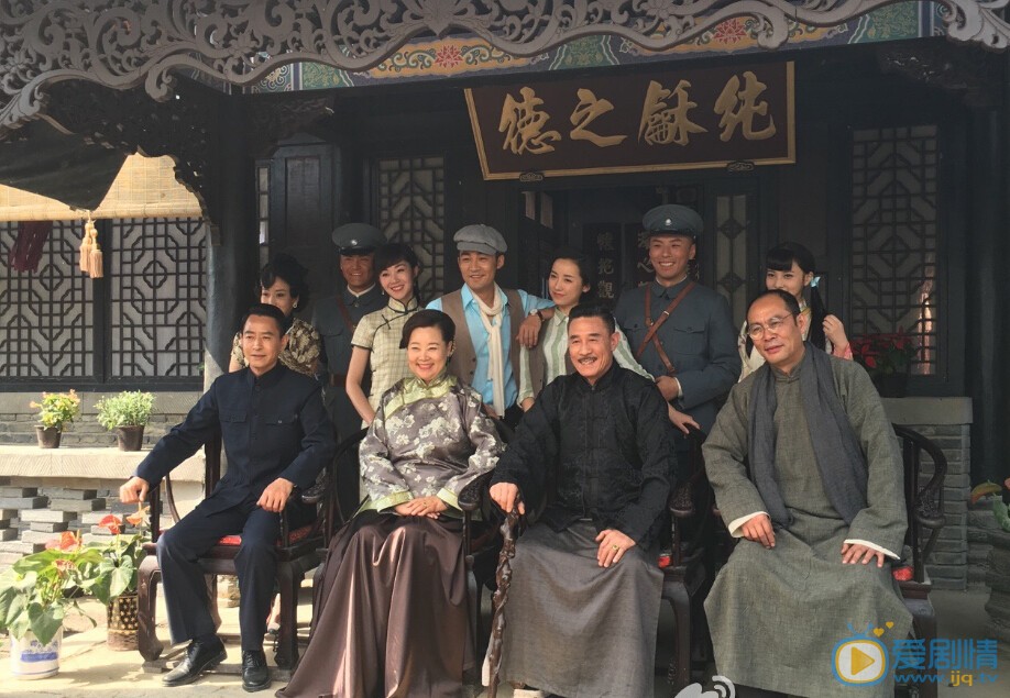 红旗漫卷西风片场照