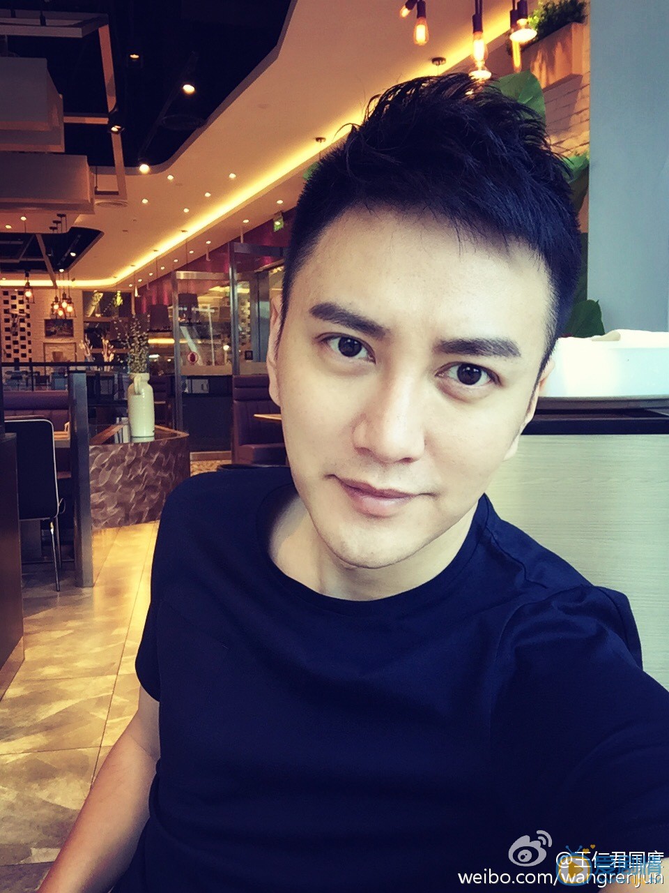 翻译官周南扮演者王仁君生活照欣赏