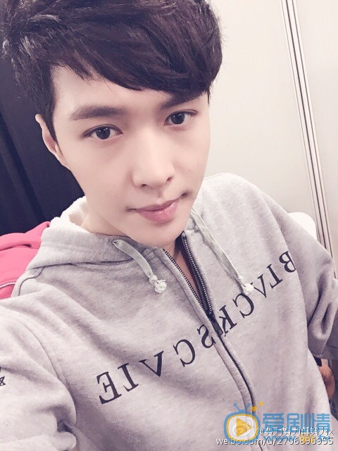 好先生小蔡扮演者张艺兴生活照欣赏