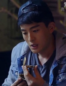 柠檬初上郑磊的怀表有怎样的故事？郑磊为什么那么在意怀表？怀表是谁送的？