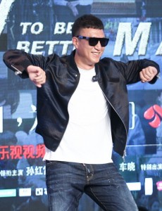 好先生孙红雷在剧中带的墨镜是什么牌子的？