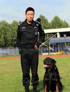 警花与警犬中于和伟扮演什么角色？于和伟的警犬妞妞是什么品种？