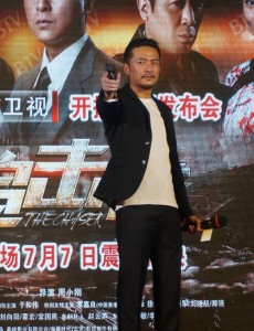 电视剧追击者带头游行的女学生是常平安杀的吗？为什么尸体会出现在陈克海的车里？