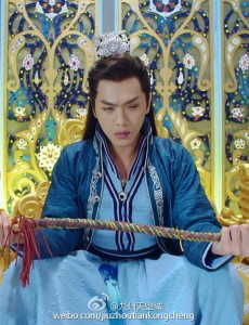 九州天空城风天逸为什么要易茯苓接受试炼？风天逸盗取花神佩的目的？