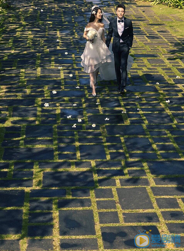  林心如霍建华婚纱照首度曝光  画风唯美甜蜜虐狗 