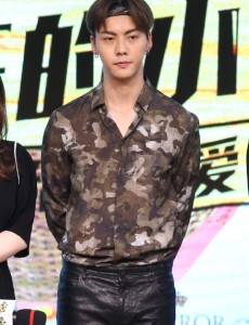 那件疯狂的小事叫爱情发布会陈伟霆着迷彩衣帅气亮相