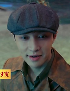 老九门二月红在青铜棺上看见了什么？二月红为什么情绪激动的喊着丫头跑走了？