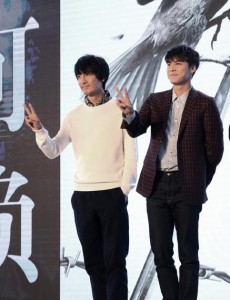 《麻雀》发布会召开 张鲁一齐刘海被吐槽“装嫩” 李易峰现场“护短”