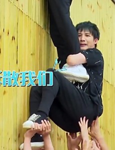 我去上学啦大张伟为什么要“抱”薛之谦大腿？
