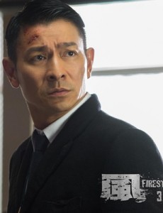 风暴中结尾为什么封锁了中环，还有卡车冲出来？