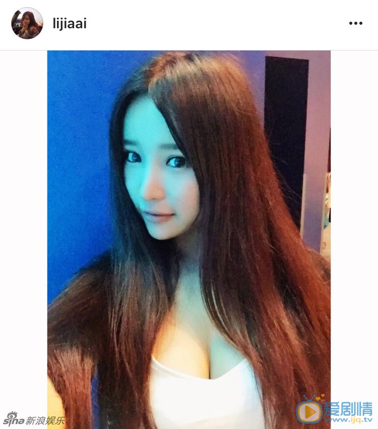 乔任梁前女友李嘉艾海量私照流出，身材傲人脸蛋漂亮。曾晒与乔任梁微信聊天记录