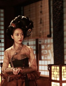 奸臣中电影结尾处女主为何不上前和男主相认呢？女主原谅他了吗？
