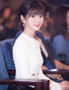 《锦绣未央》发布会召开 毛晓彤变身反派腹黑女
