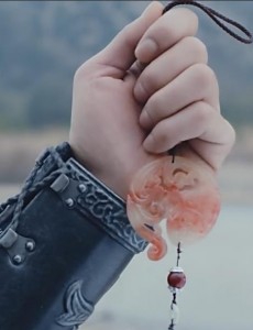 锦绣未央李敏峰为什么要抢走心儿的玉珏？玉珏的来历是什么？