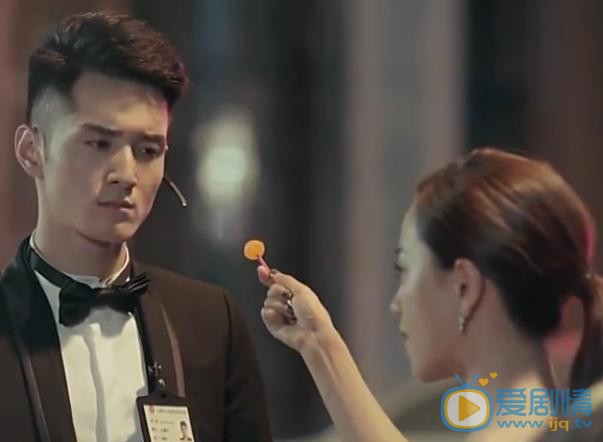 美人为馅白锦曦吃的什么牌子的棒棒糖？