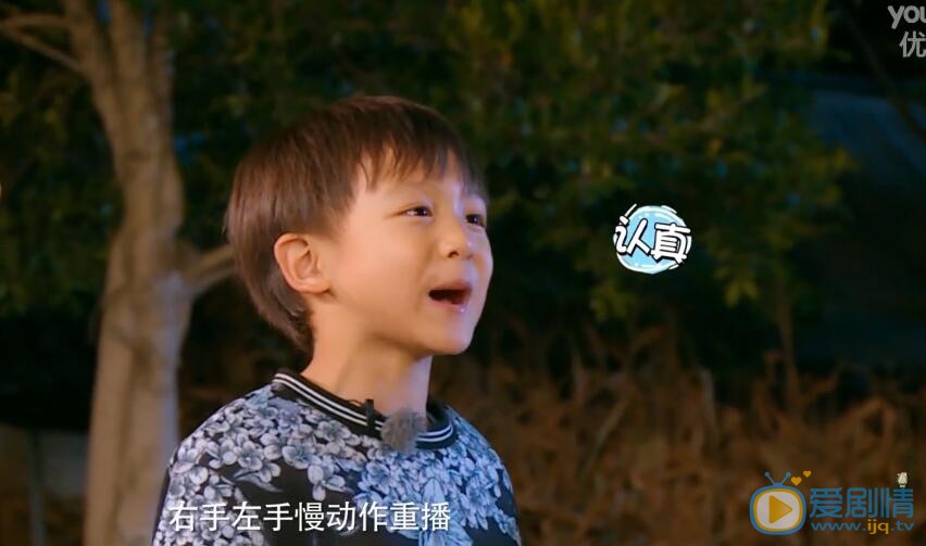 爸爸去哪儿小亮仔都唱了哪些歌曲?小亮仔表演后得到爸爸夸奖了吗?