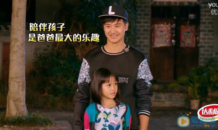 爸爸去哪儿小亮仔都唱了哪些歌曲?小亮仔表演后得到爸爸夸奖了吗?