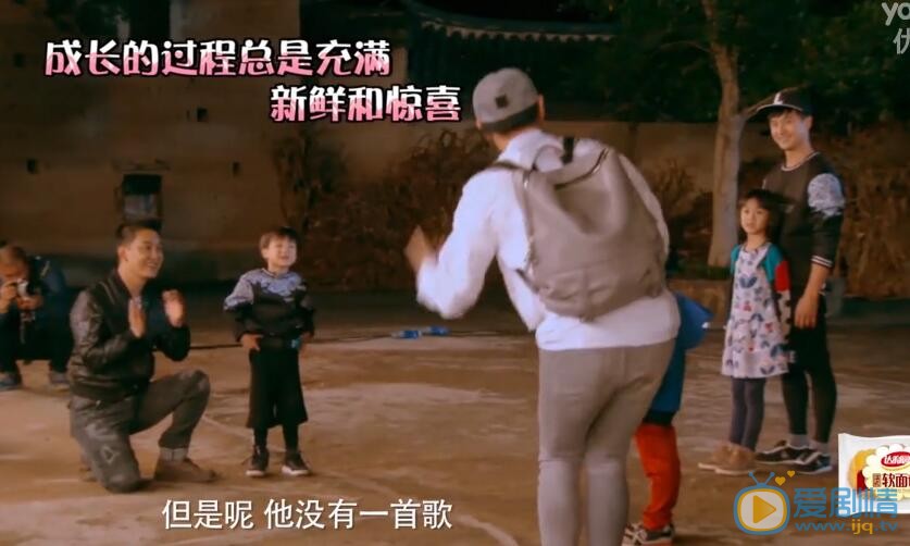 爸爸去哪儿小亮仔都唱了哪些歌曲?小亮仔表演后得到爸爸夸奖了吗?