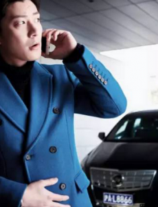 放弃我抓紧我乔任梁霍骁开的什么牌子的车？价格是多少？
