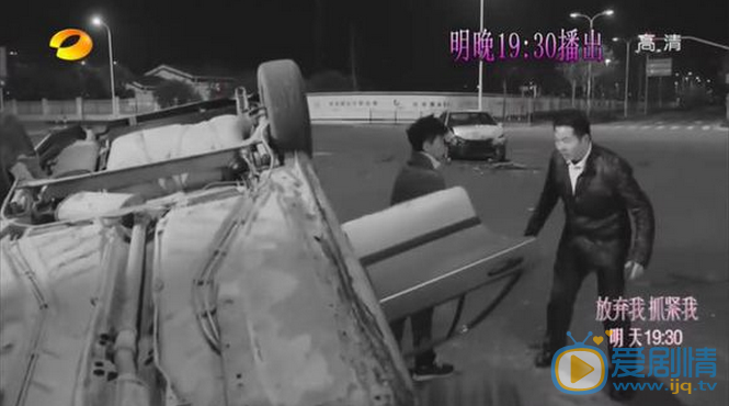  放弃我抓紧我莫凡寻找的神秘资助人是谁？