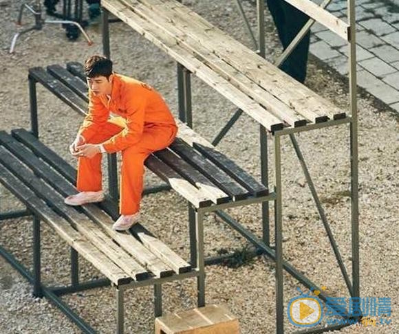 《Man to Man》曝光剧照 朴海镇帅气蹲监狱