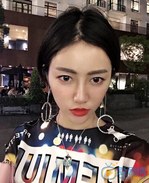 拜托了衣橱桃巫奇有什么惊人背景?桃巫奇和鹿晗是什么关系?