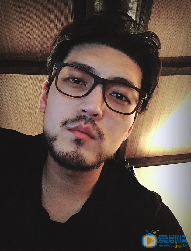  那片星空那片海周不闻是谁演的？周不闻扮演者隋咏良个人资料生活照欣赏