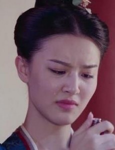 大唐荣耀何灵依为什么把银锁送给杨国忠？何灵依真的被大火烧死了吗？何灵依有没有死？